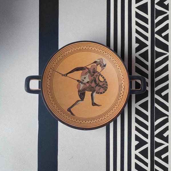 Black figure Kylix with hoplite 